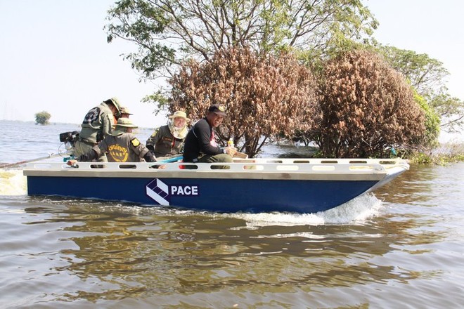 Donated kitset boat by Andaman Boatyard & Kipsan Beck by PACE Development - Thai Floods 2011 © Putt Na Phuket